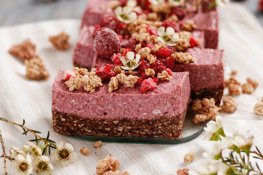 Rezept: Crunchy Schnitten mit Himbeer-Rote-Rüben-Creme